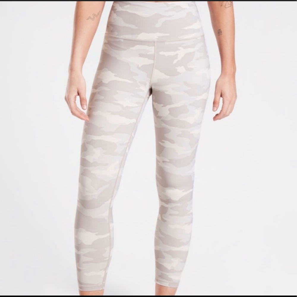 Athleta Elation Camo 7/8 Tight Size S